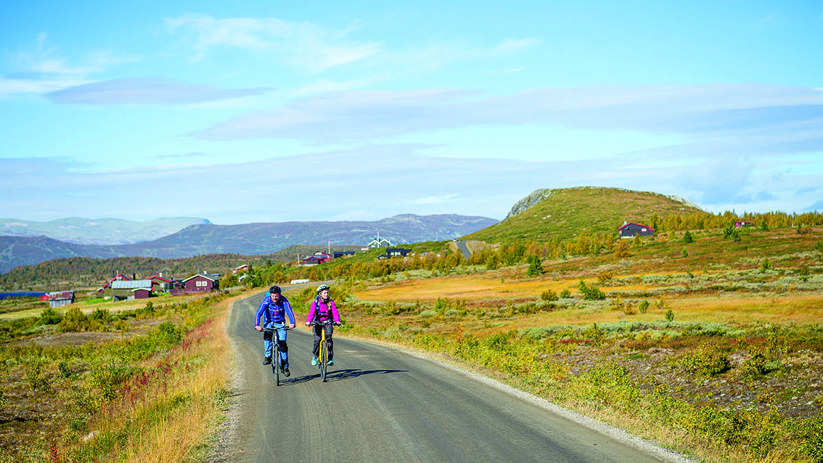 Syklister langs Mjølkevegen.